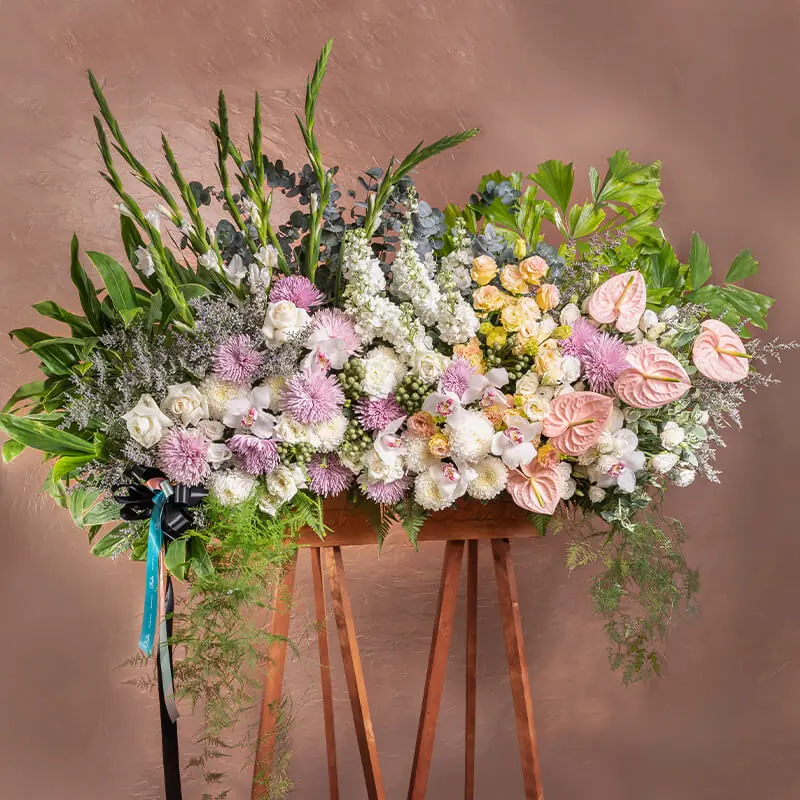 Murmur | Floral Tripod