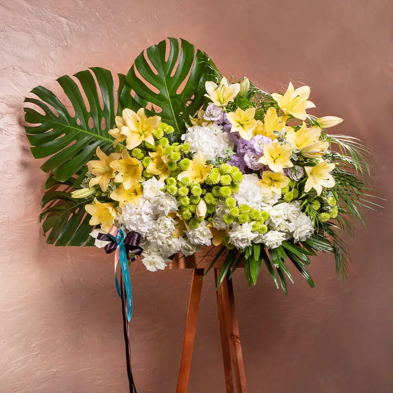 Murmur | Floral Tripod