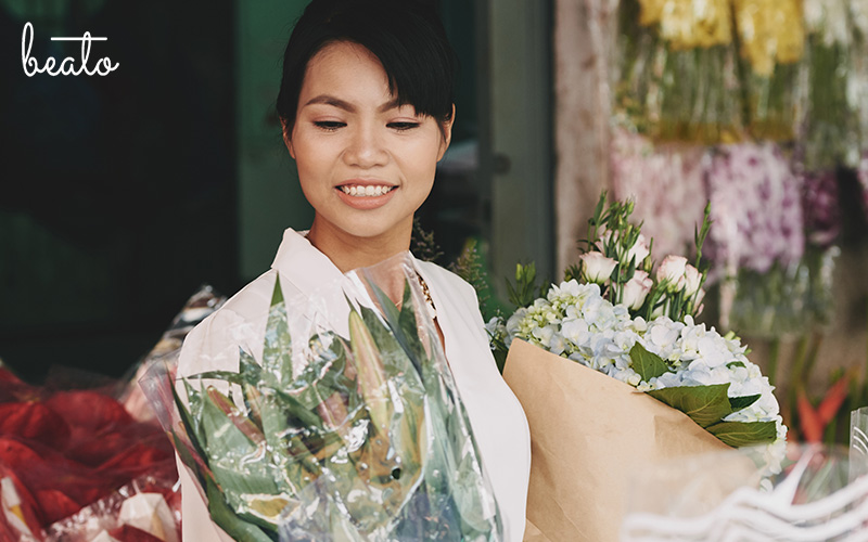 woman choosing a flower bouquet