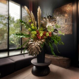 Flowers are mirrors to the soul, reflecting the ambiance and our deepest emotions. Pause for a moment, breathe in the myriad hues and forms, lose yourself in the world, and indulge in nature’s reflective essence.

#beatofiore #floralart #flowers #beato #floristsg