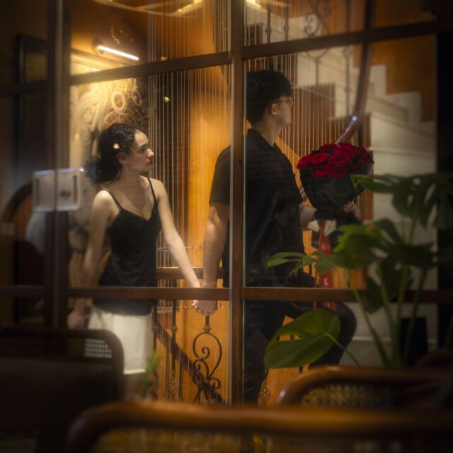 As the year draws to a close, we reflect on the stories we've shared, the moments we've cherished. What is the most unforgettable chapter you’ve written with a loved one this year? Don’t just brighten their day today—let your gesture echo through their heart all year long. Every bloom carries a memory, a feeling, a promise. Let this be the gift that lingers.

#beatofiore #floralart #flowers #floristsg #christmas #roses